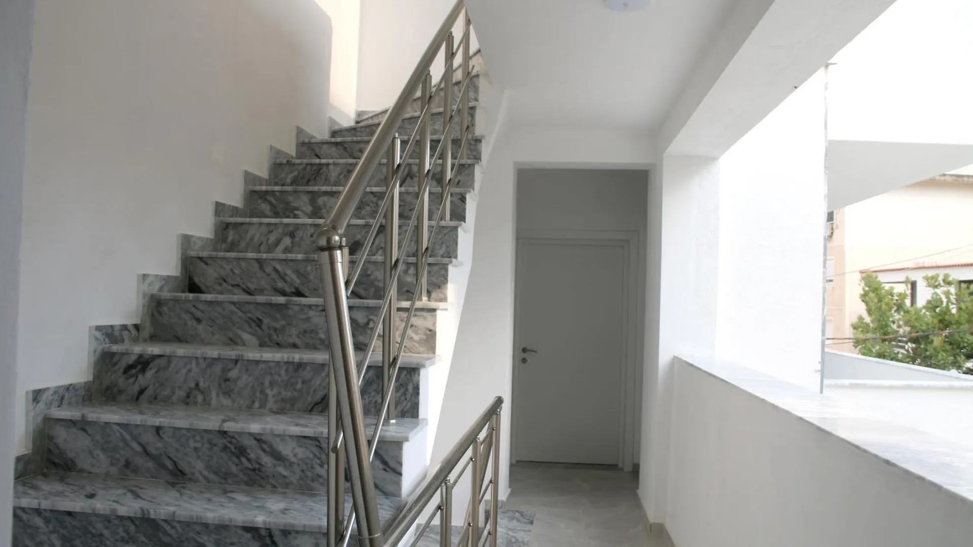 Vila Jovani Sarandë ホテル