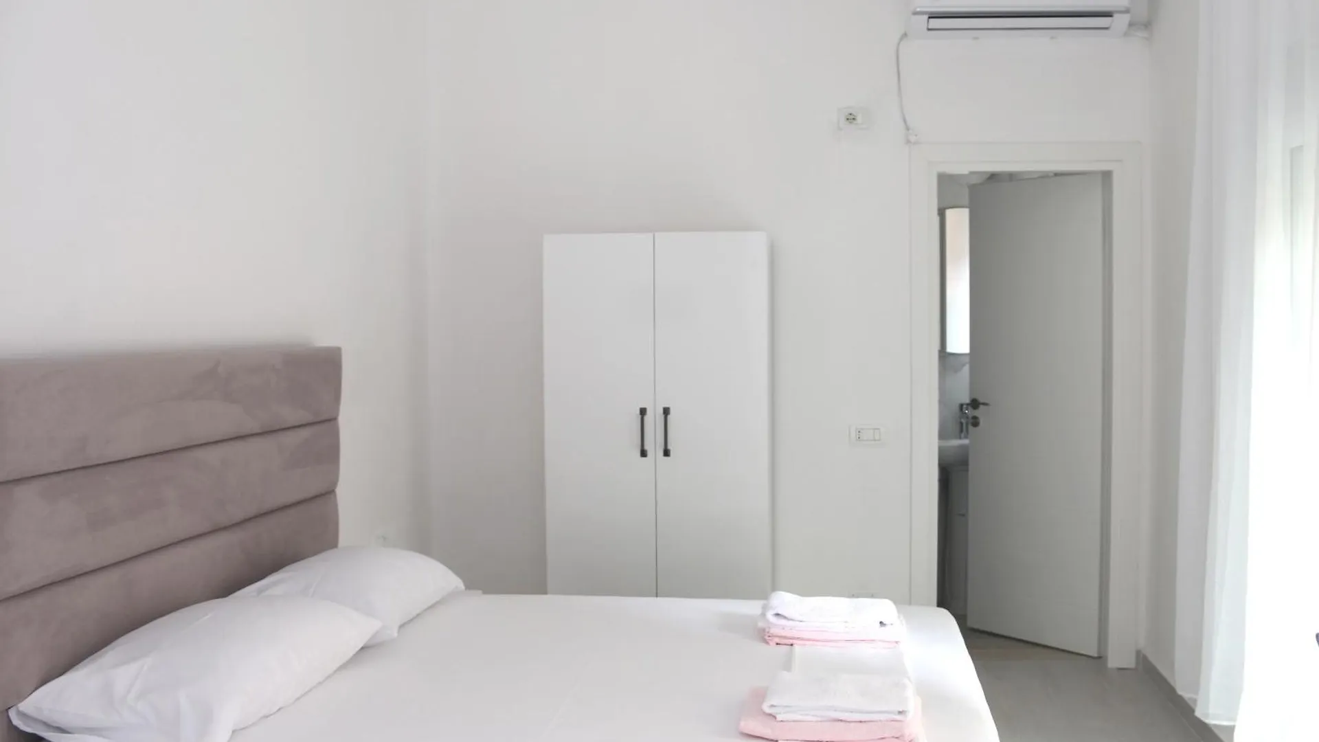 ホテル Vila Jovani Sarandë アルバニア